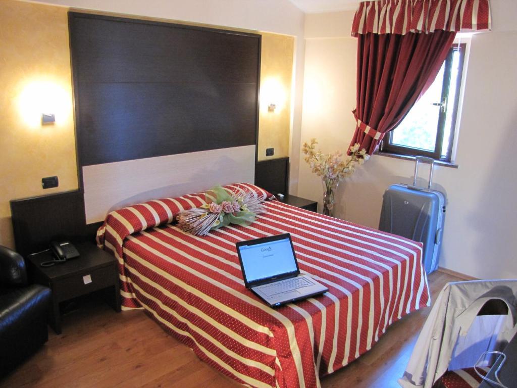 Hotel Iacone キエーティ 部屋 写真